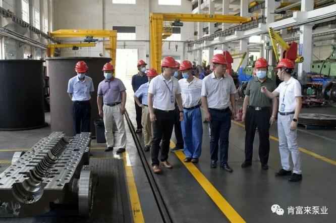 董事长、总经理陈迪，党委副书记黎宇明陪同调研组一行参观青岛德宇现代物流服务有限公司展览室